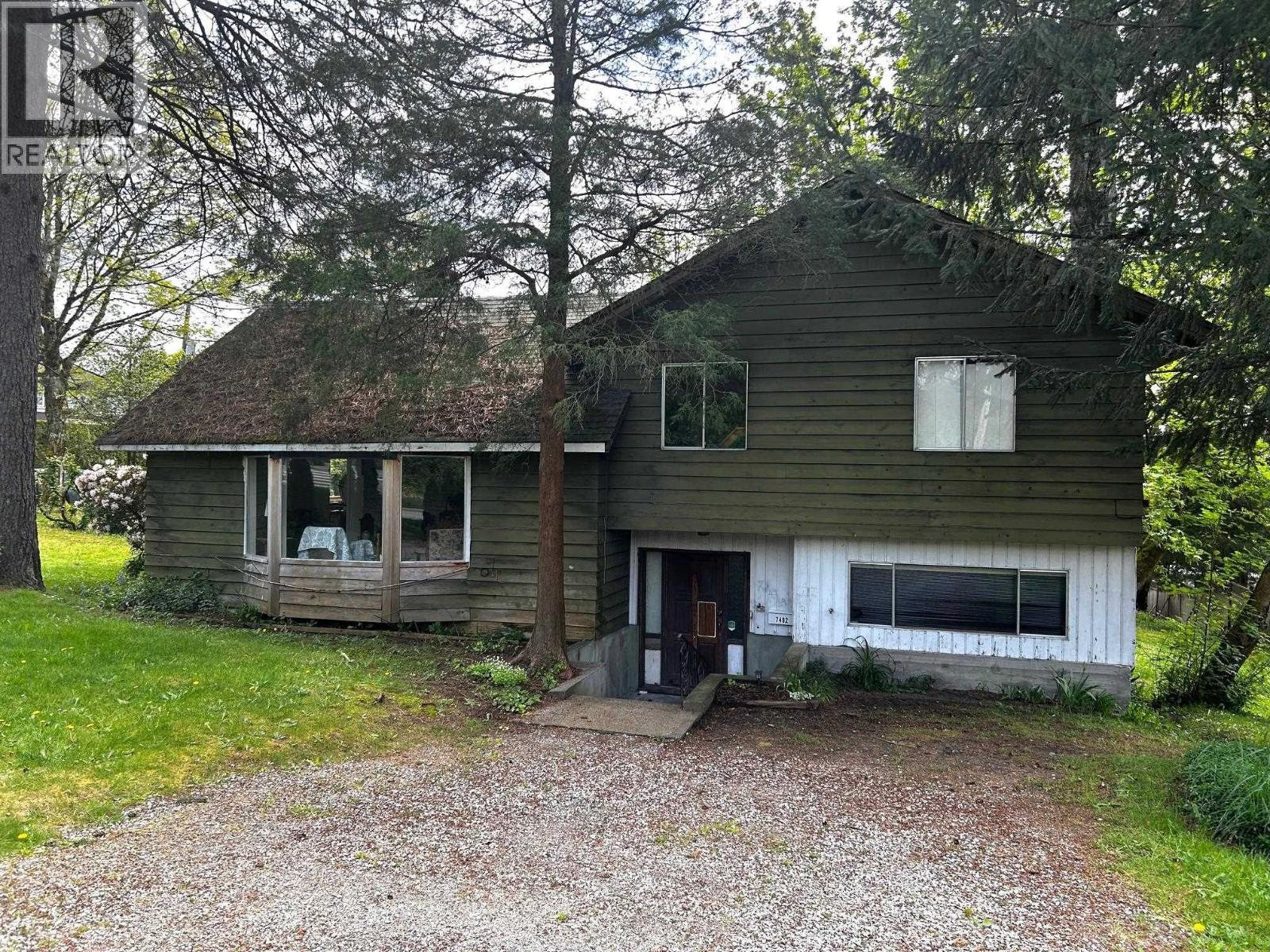 7492 BROADWAY, Burnaby