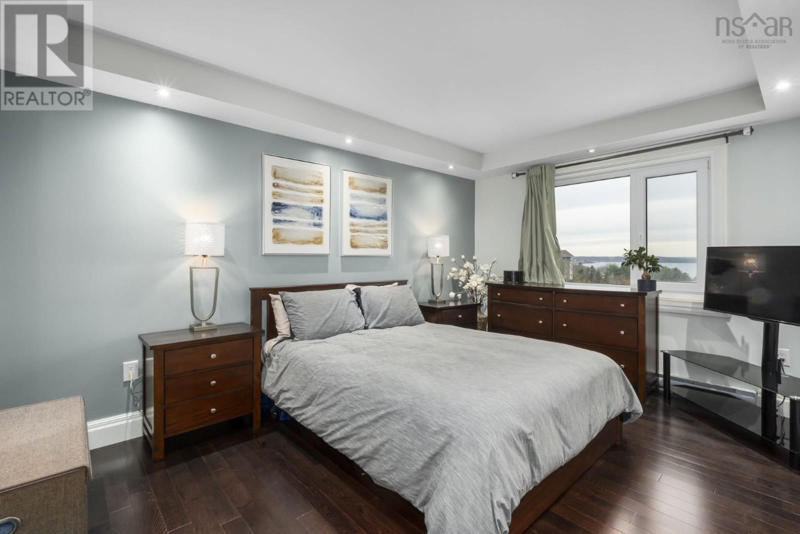 Property 21 of 48 of 821 45 Vimy Avenue