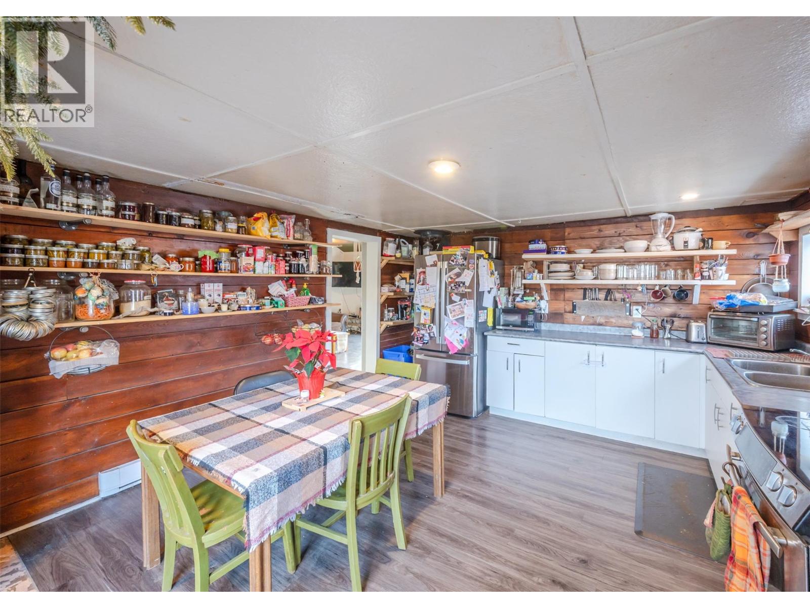 7466 ISLAND Road, Oliver