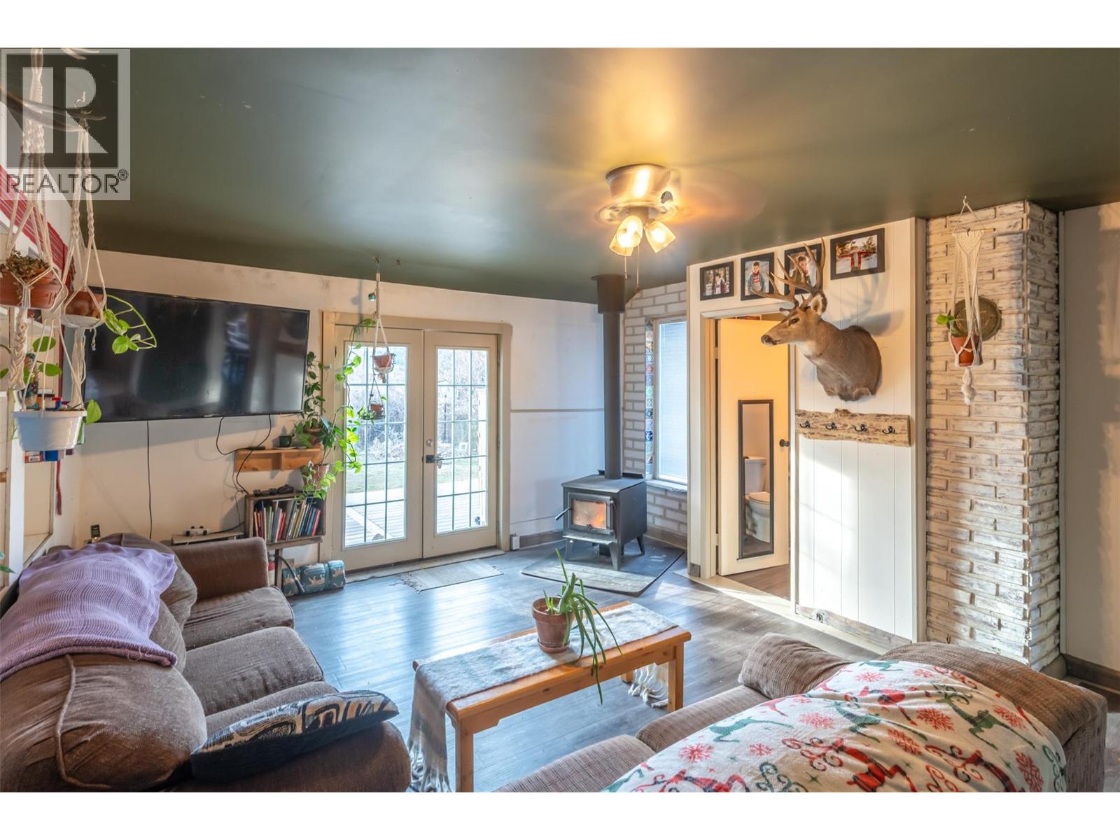 7466 ISLAND Road, Oliver