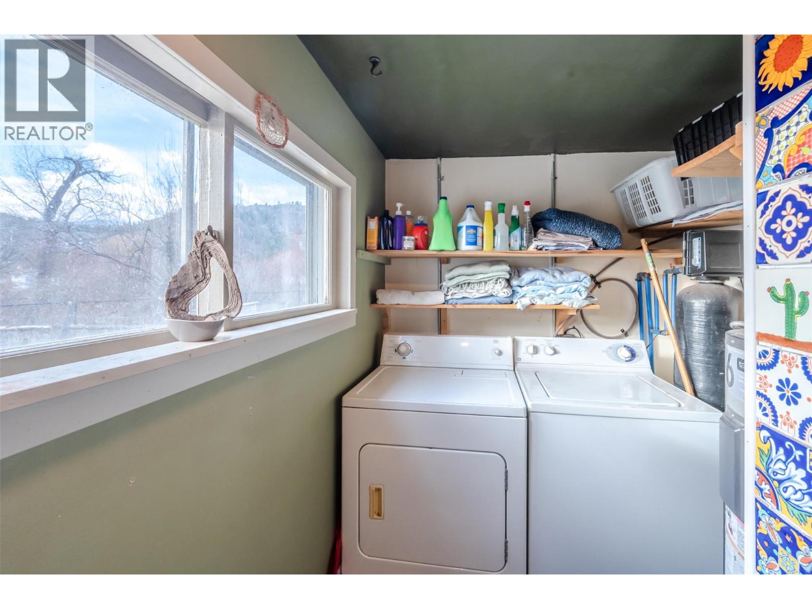 7466 ISLAND Road, Oliver