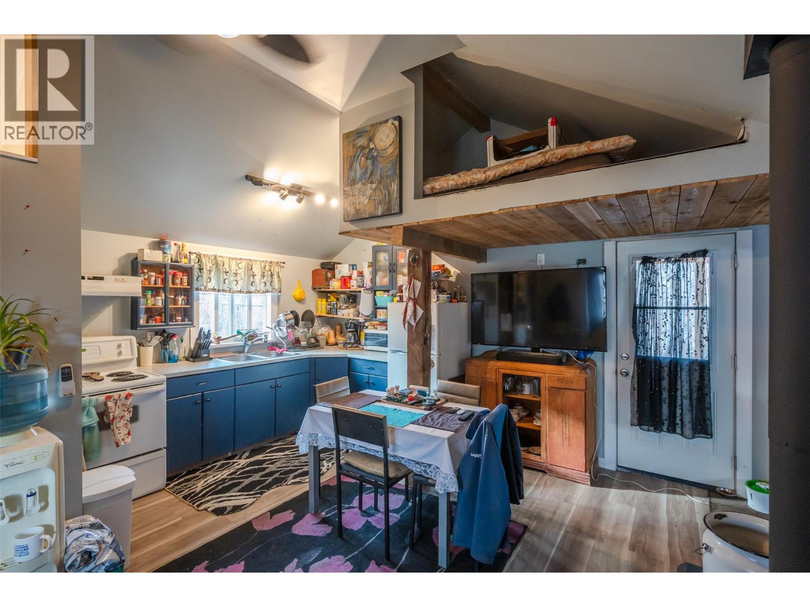 7466 ISLAND Road, Oliver