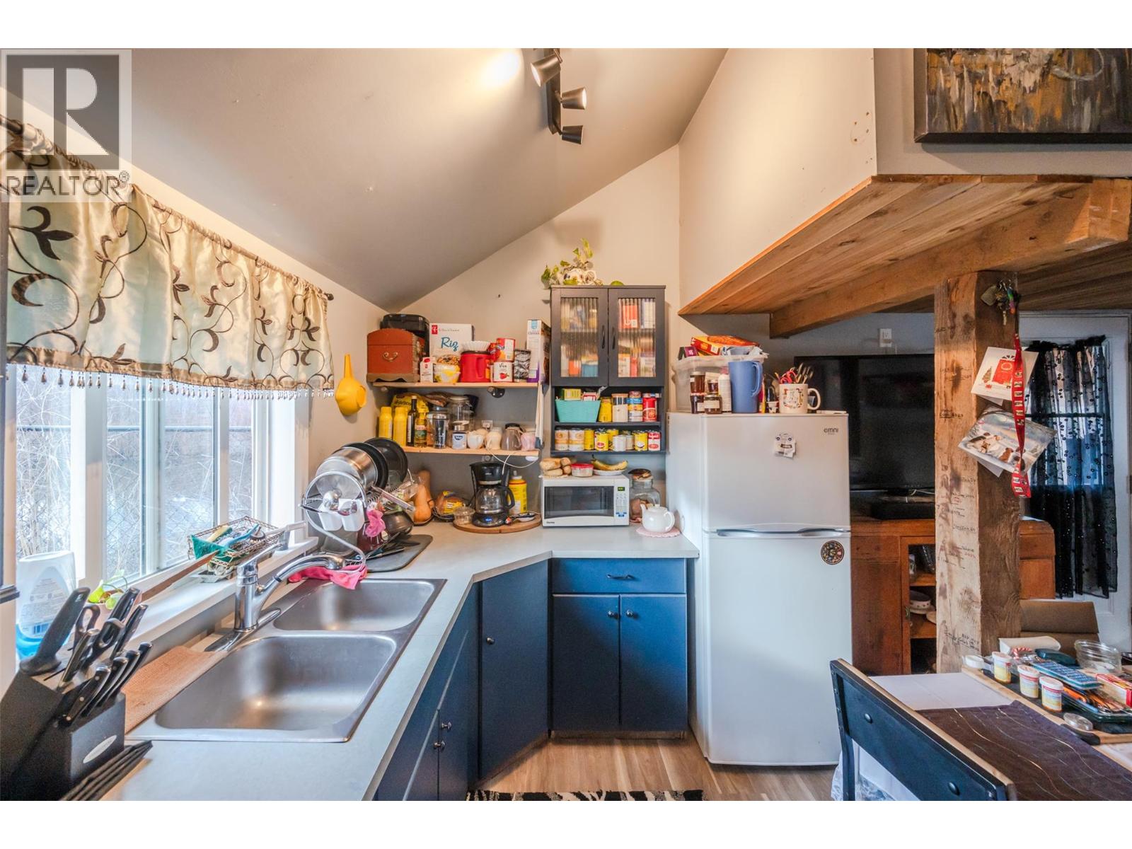 7466 ISLAND Road, Oliver