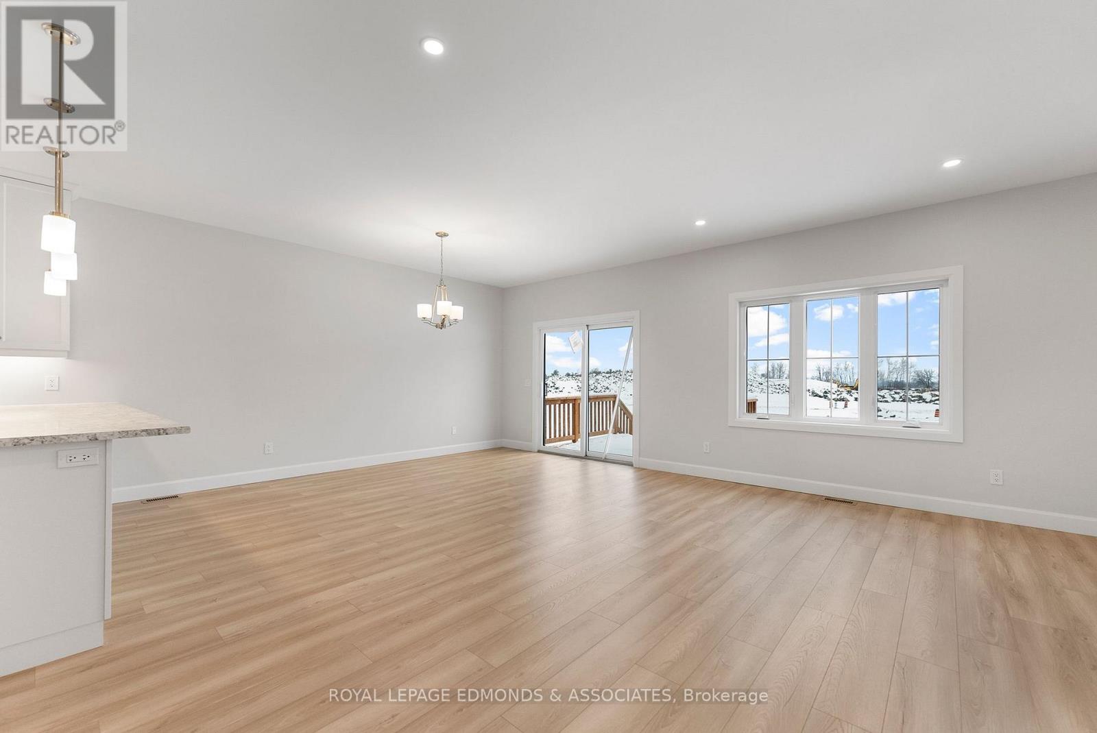 22 BAMAGILLIA STREET - 12