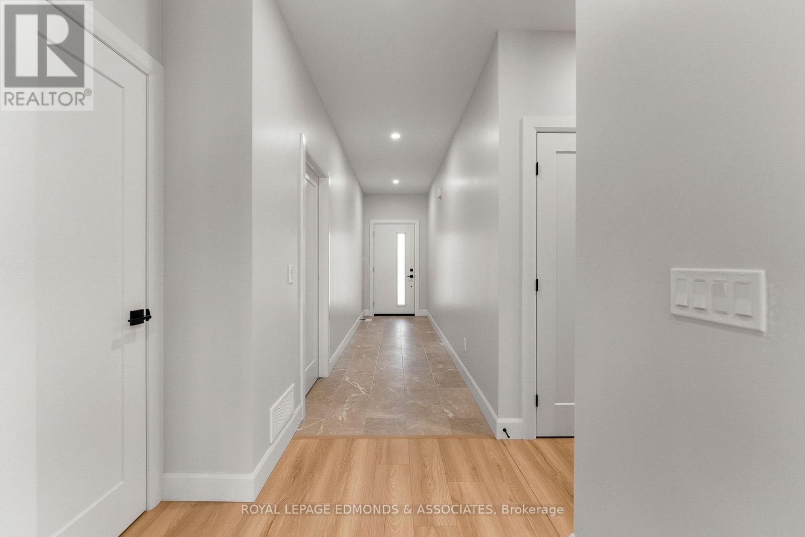 22 BAMAGILLIA STREET - 14