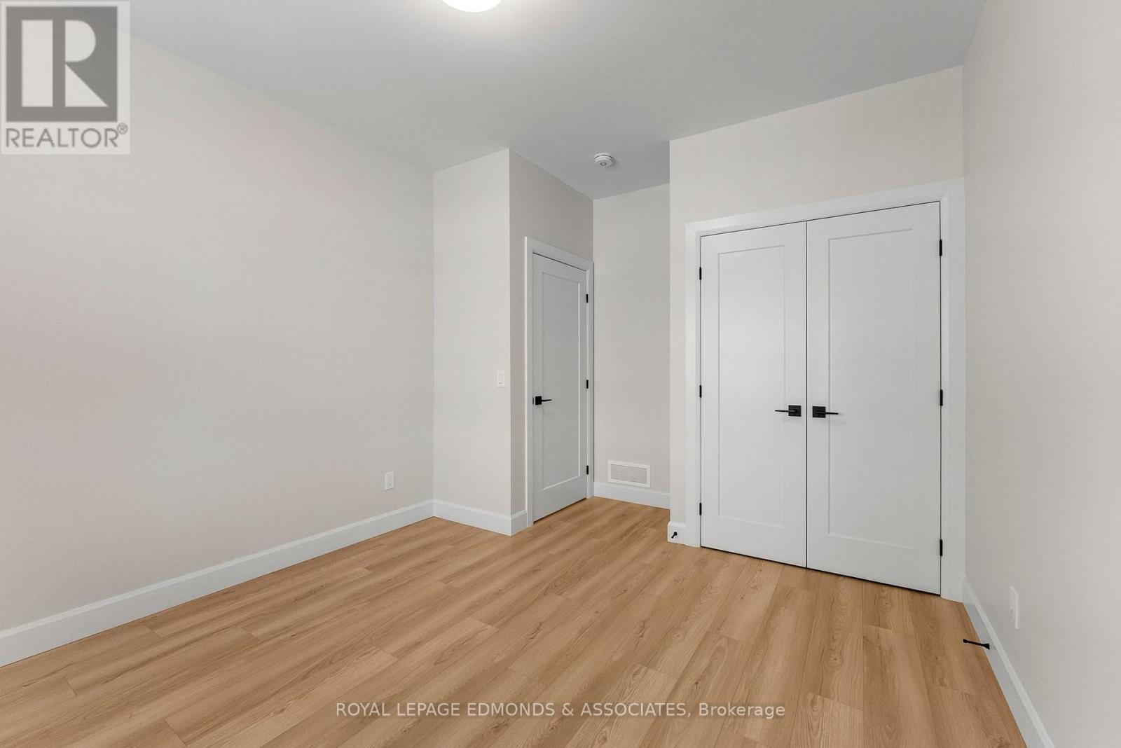 22 BAMAGILLIA STREET - 16