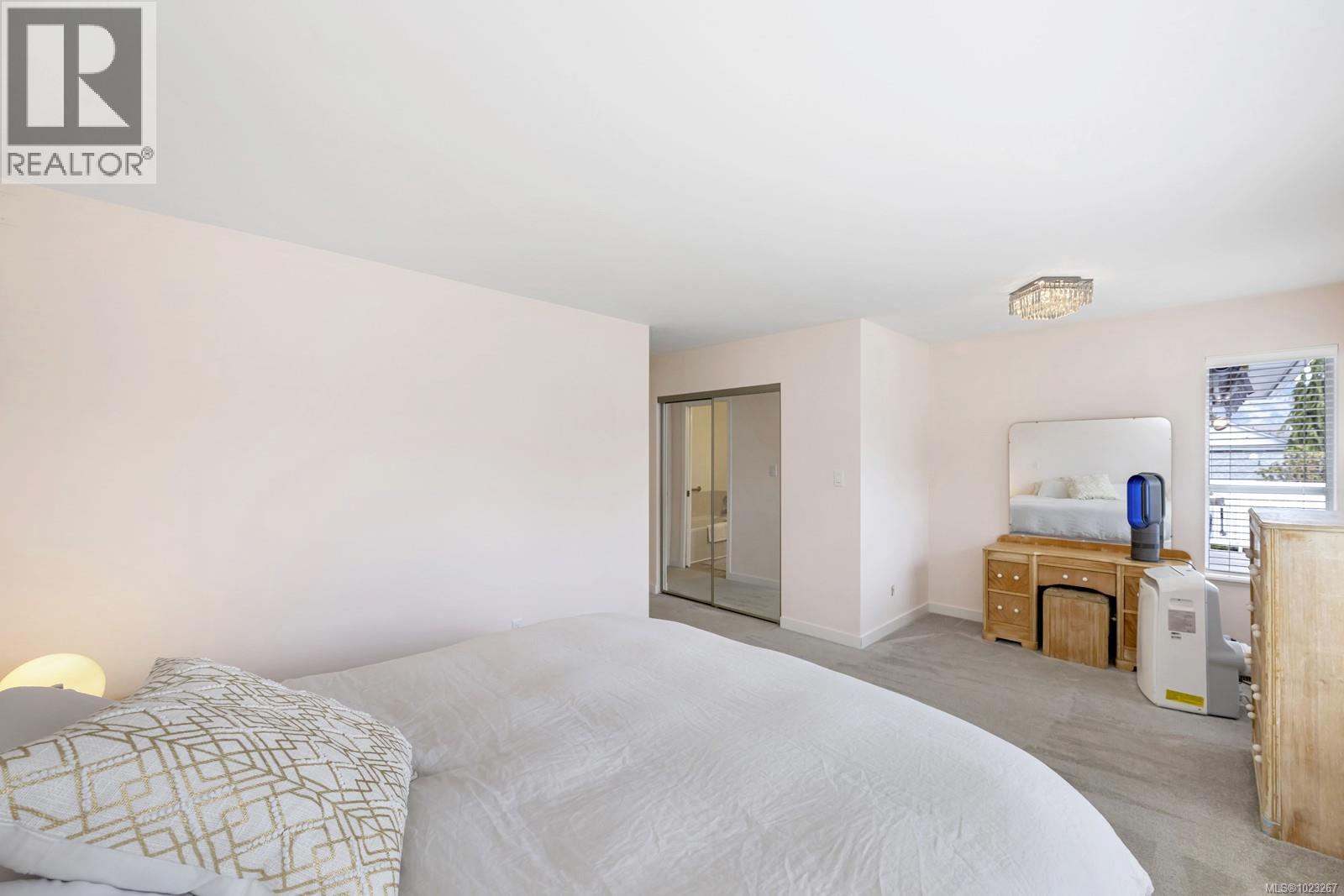3601 Arbutus Dr N - 16
