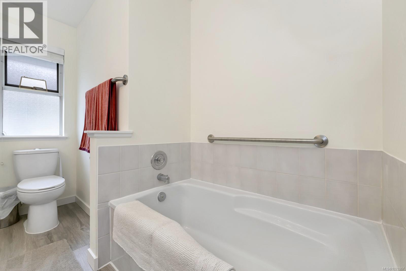 3601 Arbutus Dr N - 17