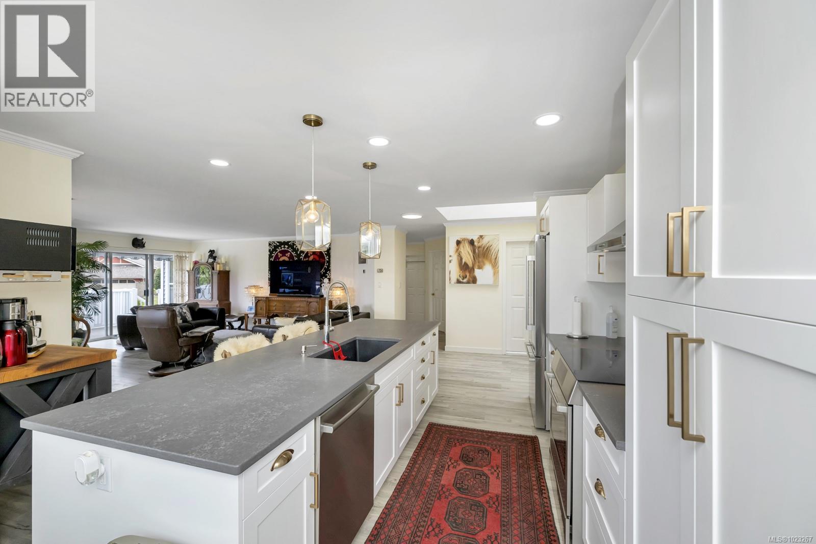 3601 Arbutus Dr N, Cobble Hill