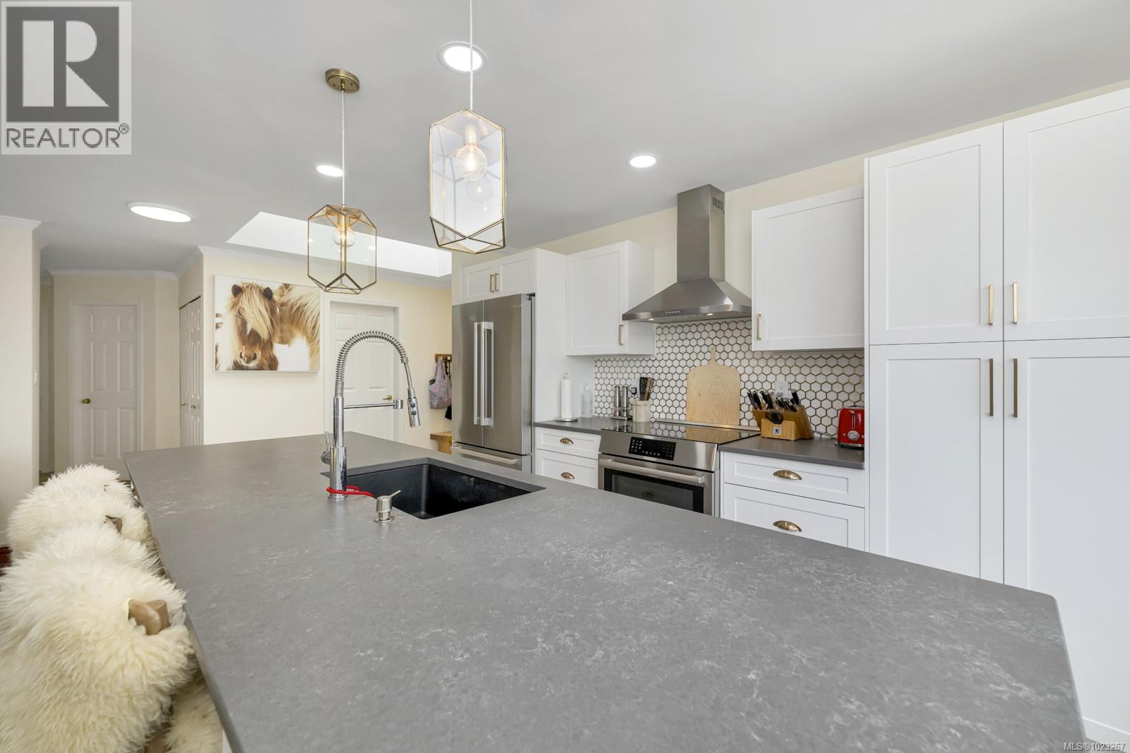 3601 Arbutus Dr N, Cobble Hill