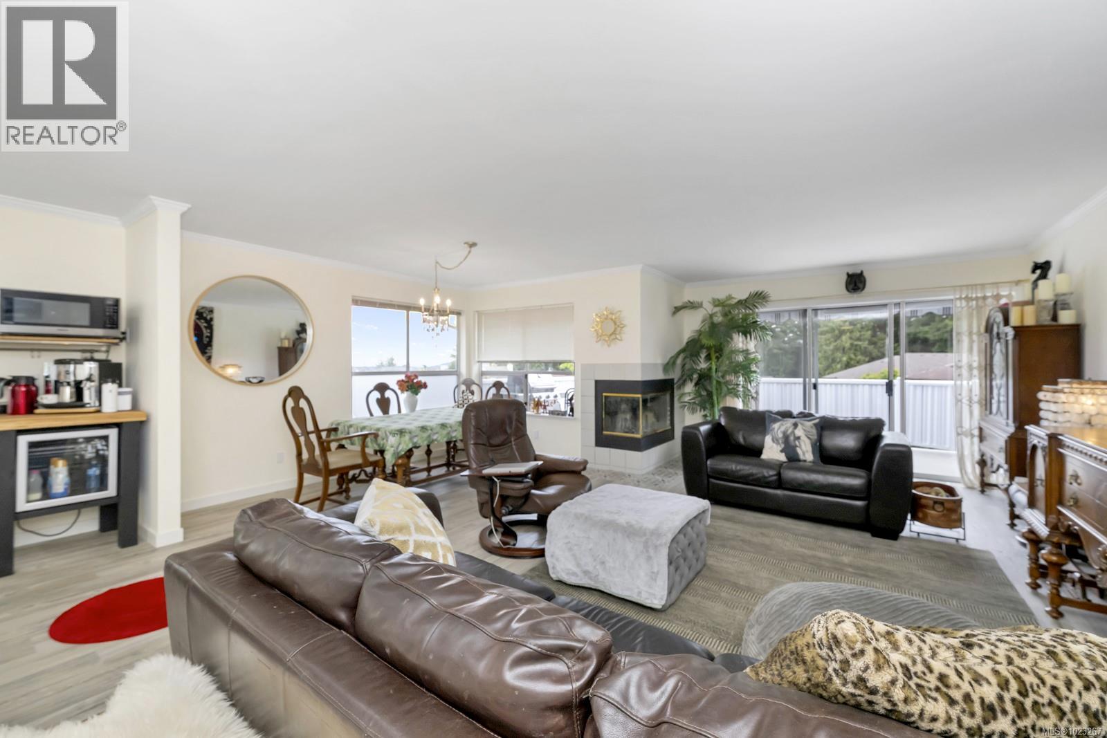 3601 Arbutus Dr N - 8