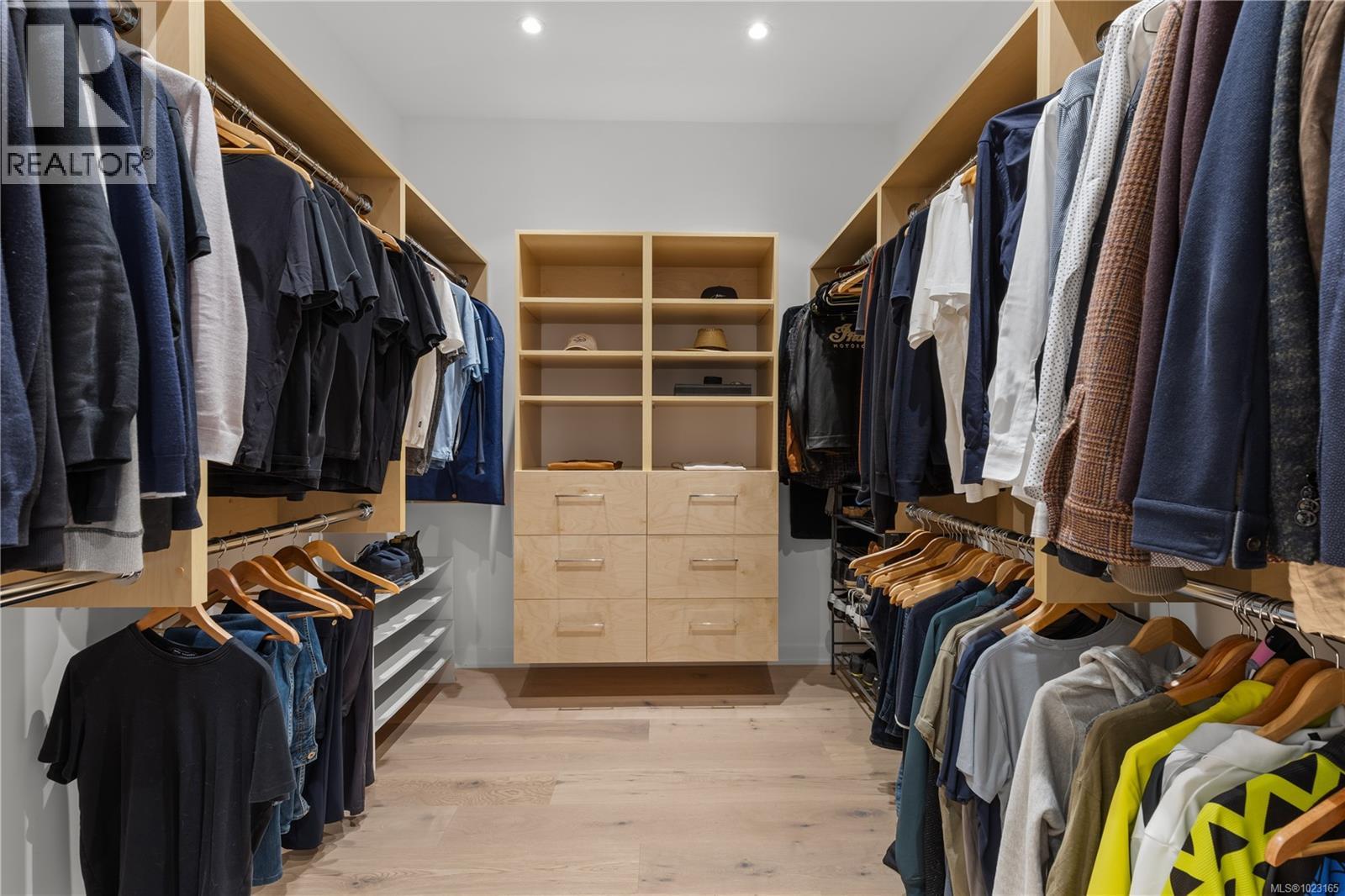  10383 Allbay Road, Sidney