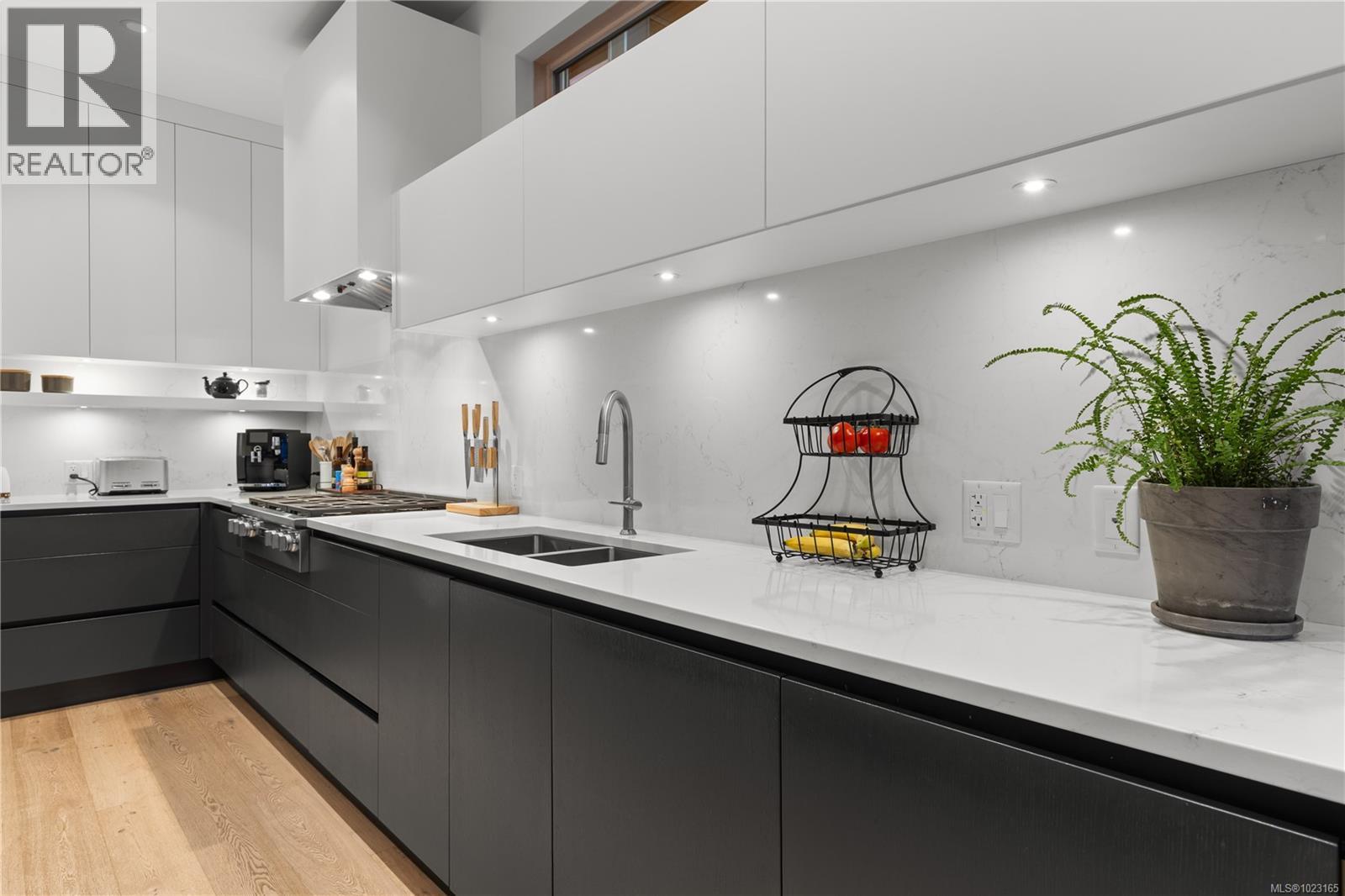  10383 Allbay Road, Sidney