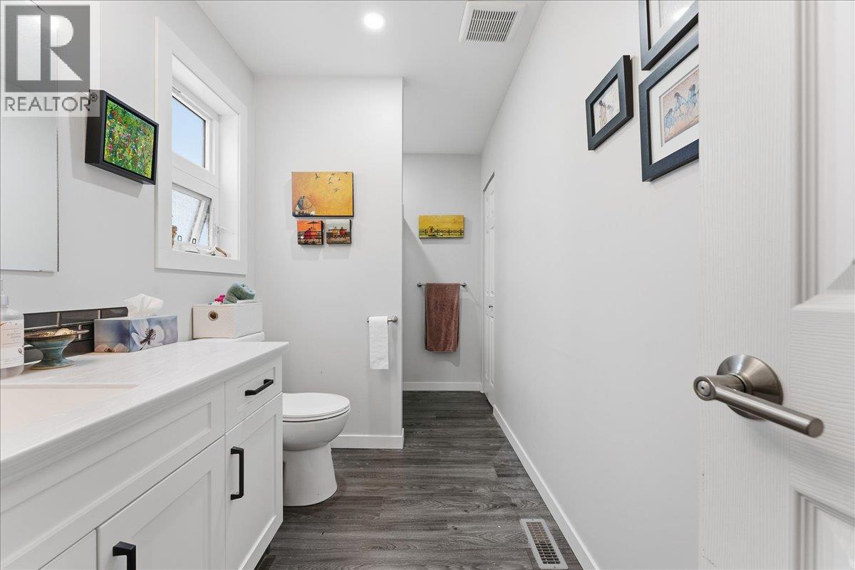 11 1705 Hillier Road East, Sicamous