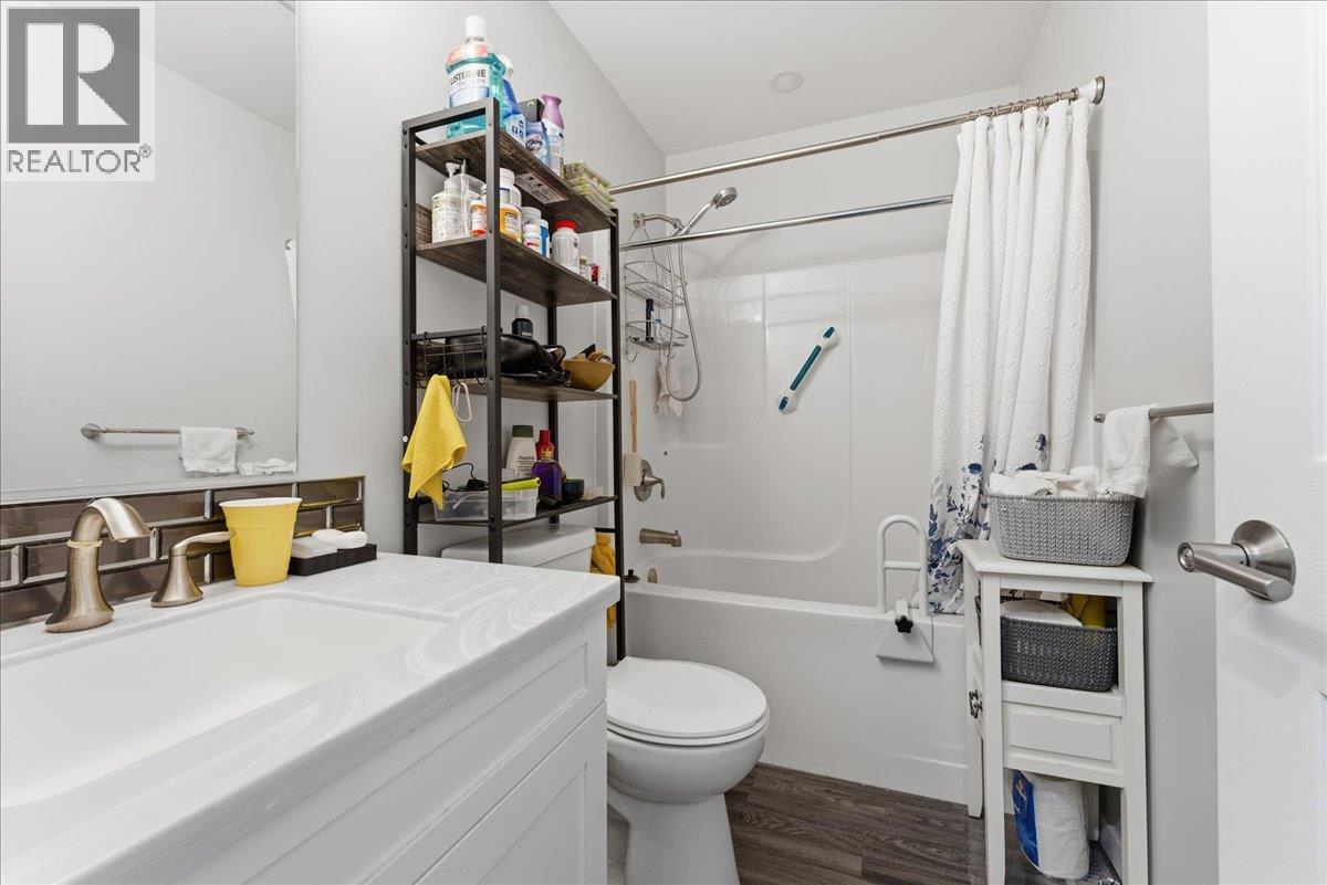 11 1705 Hillier Road East, Sicamous