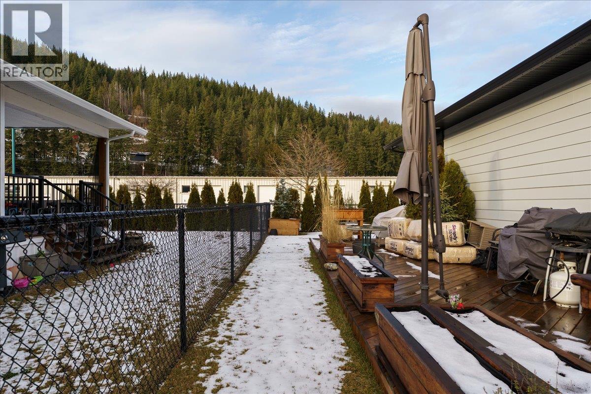11 1705 Hillier Road East, Sicamous