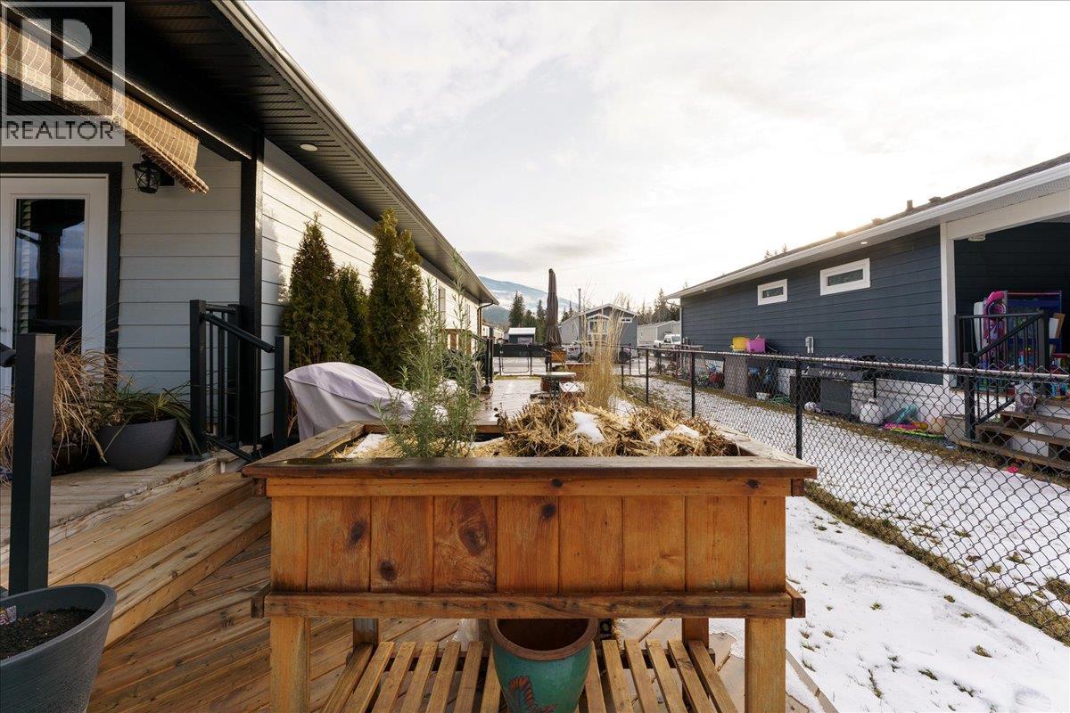 11 1705 Hillier Road East, Sicamous