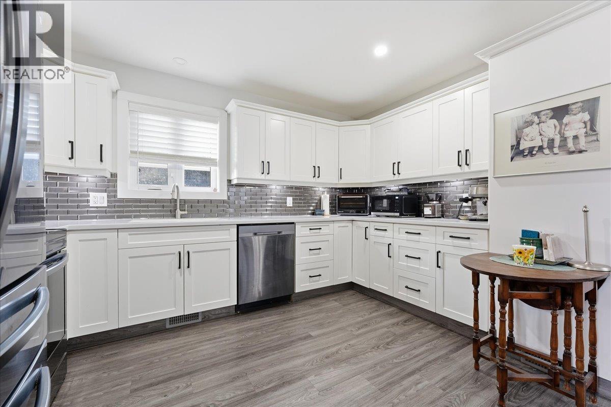 11 1705 Hillier Road East, Sicamous