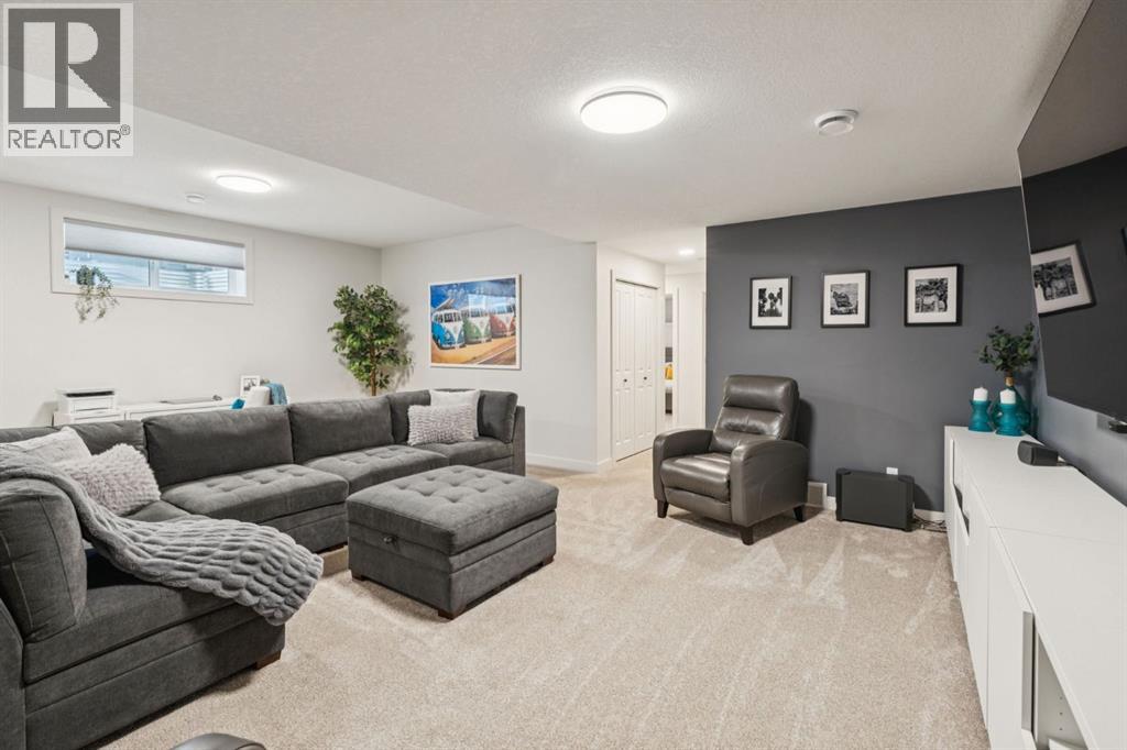 196 Emberside Hollow, Cochrane