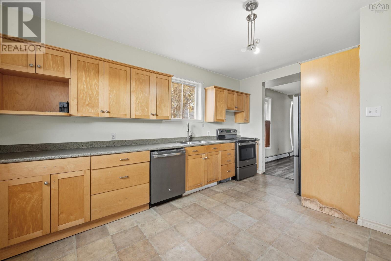 Property 13 of 24 of 544 Wilson Street