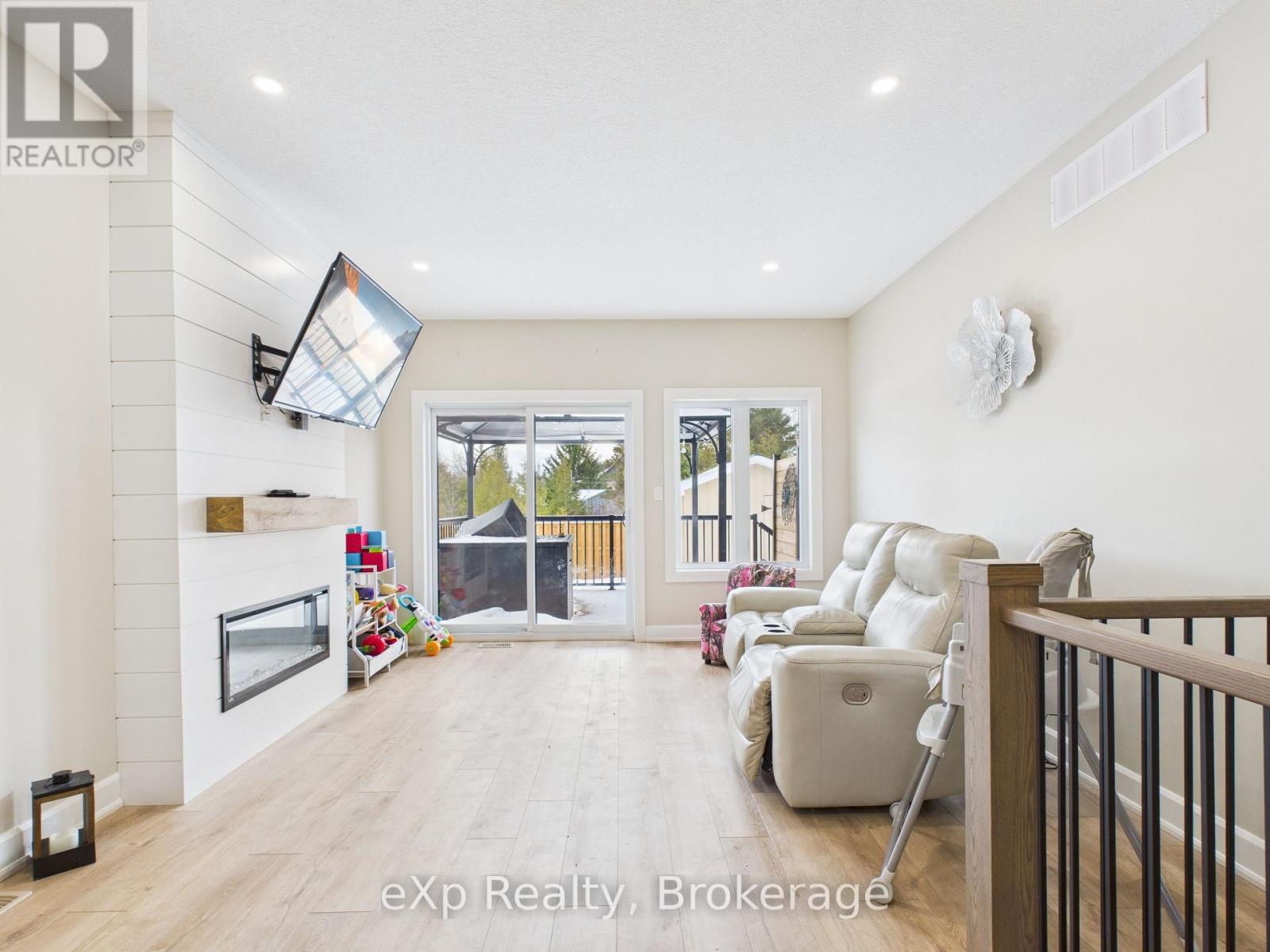 221130 GREY ROAD 9 - 4