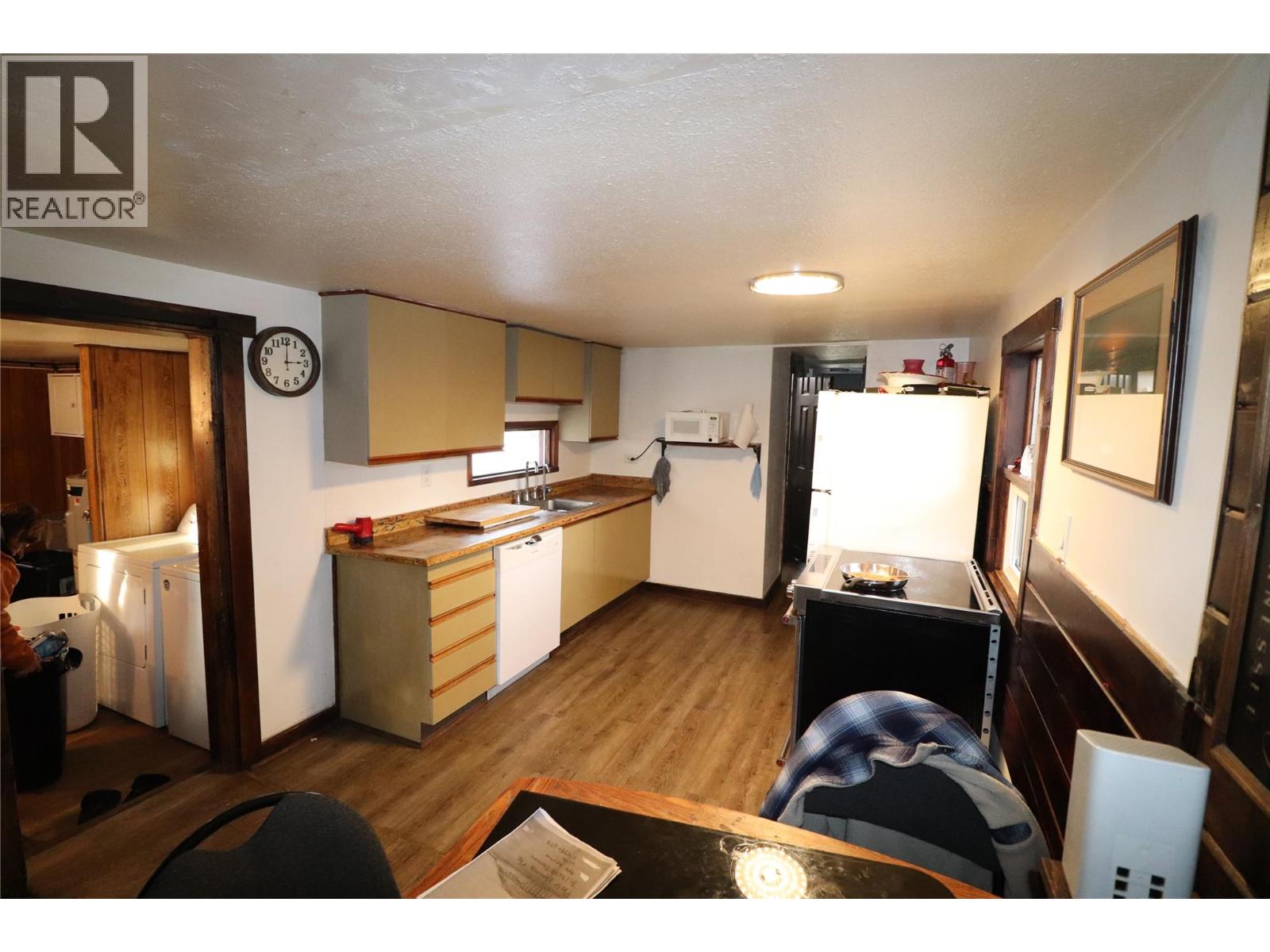 1381 3B Highway, Warfield