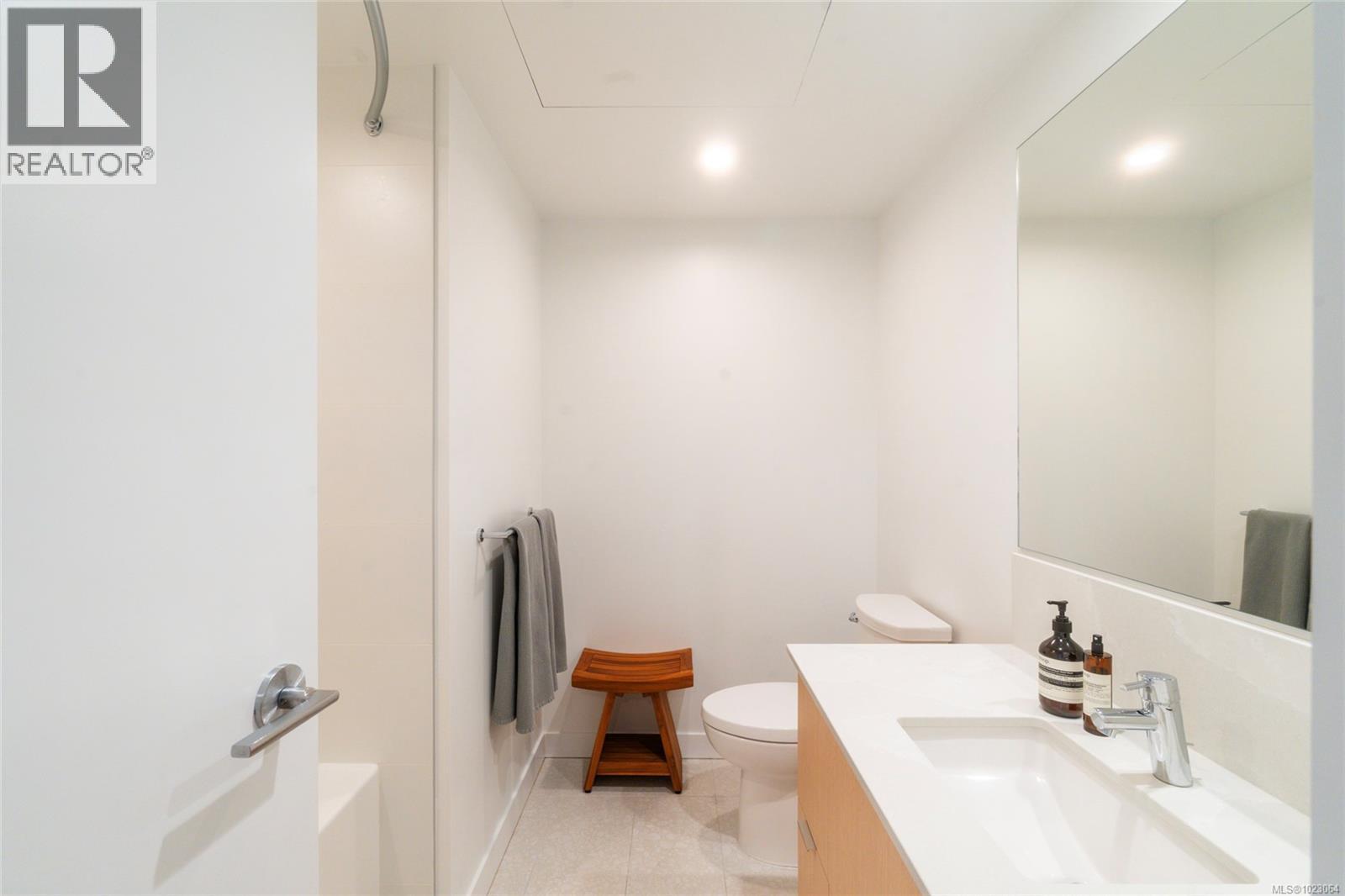 810 1100 Yates Street, Victoria