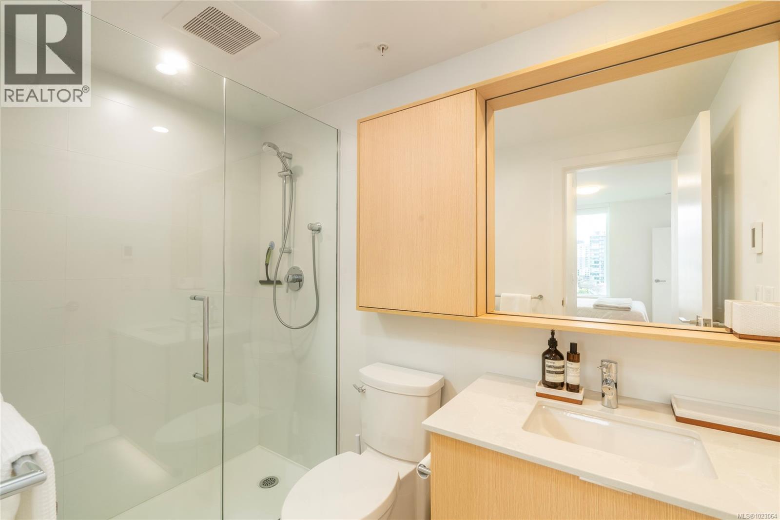 810 1100 Yates Street, Victoria