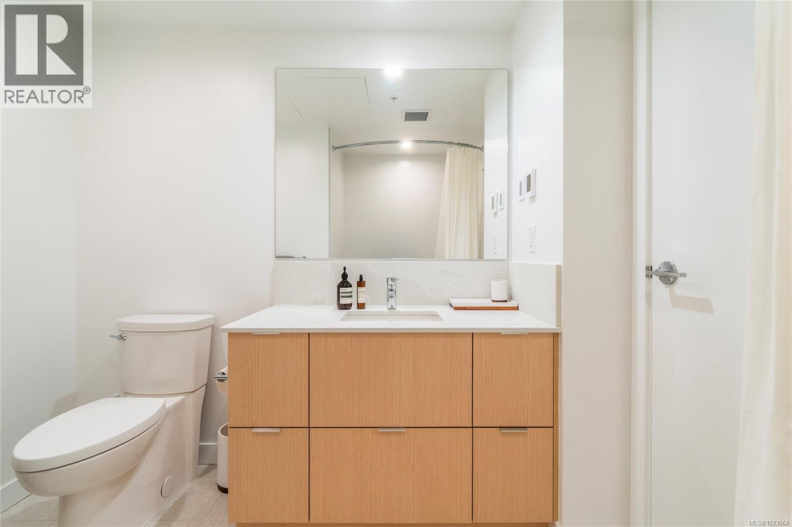 810 1100 Yates Street, Victoria