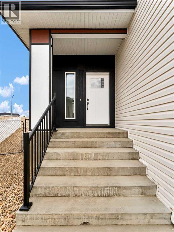 32 Somerside Way SE - Photo 4 of 50, Medicine Hat, Alberta