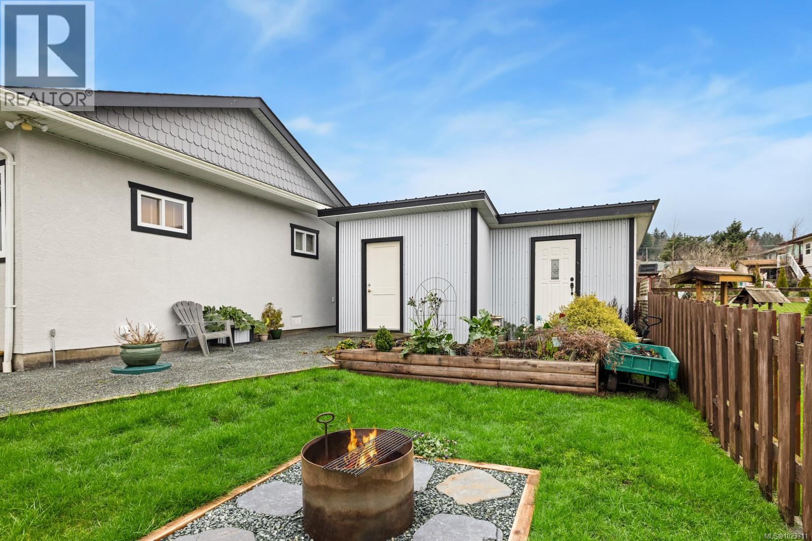 1567 PAULINE ST - 10