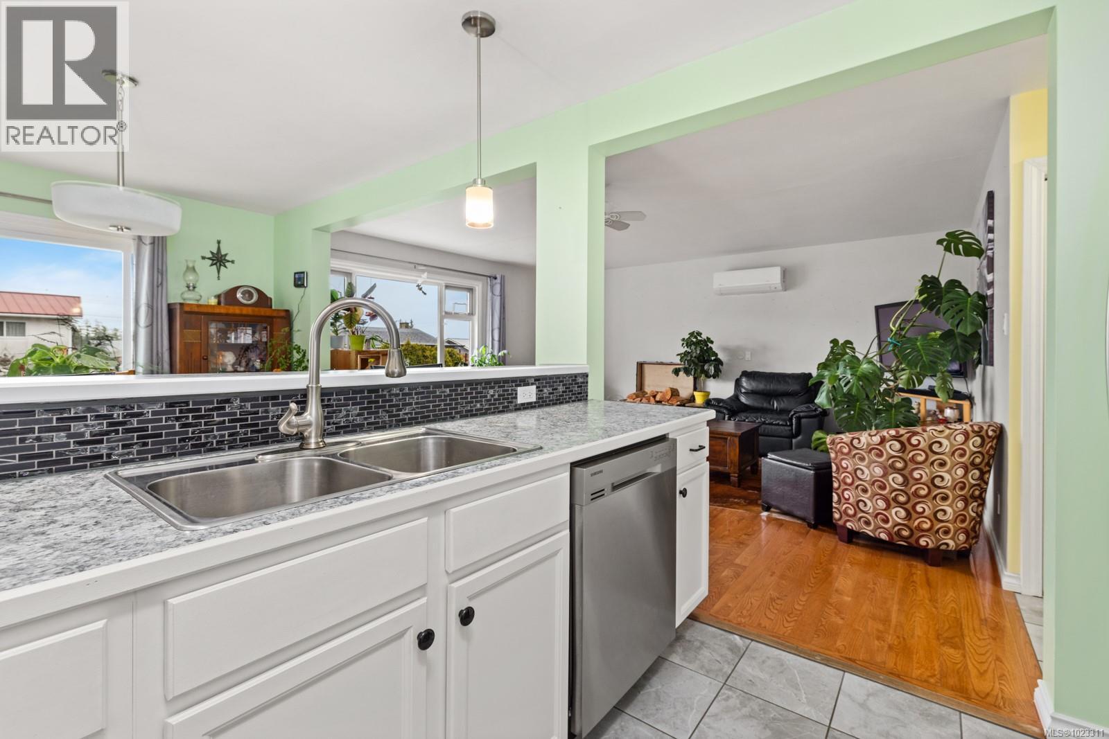 1567 PAULINE ST - 16