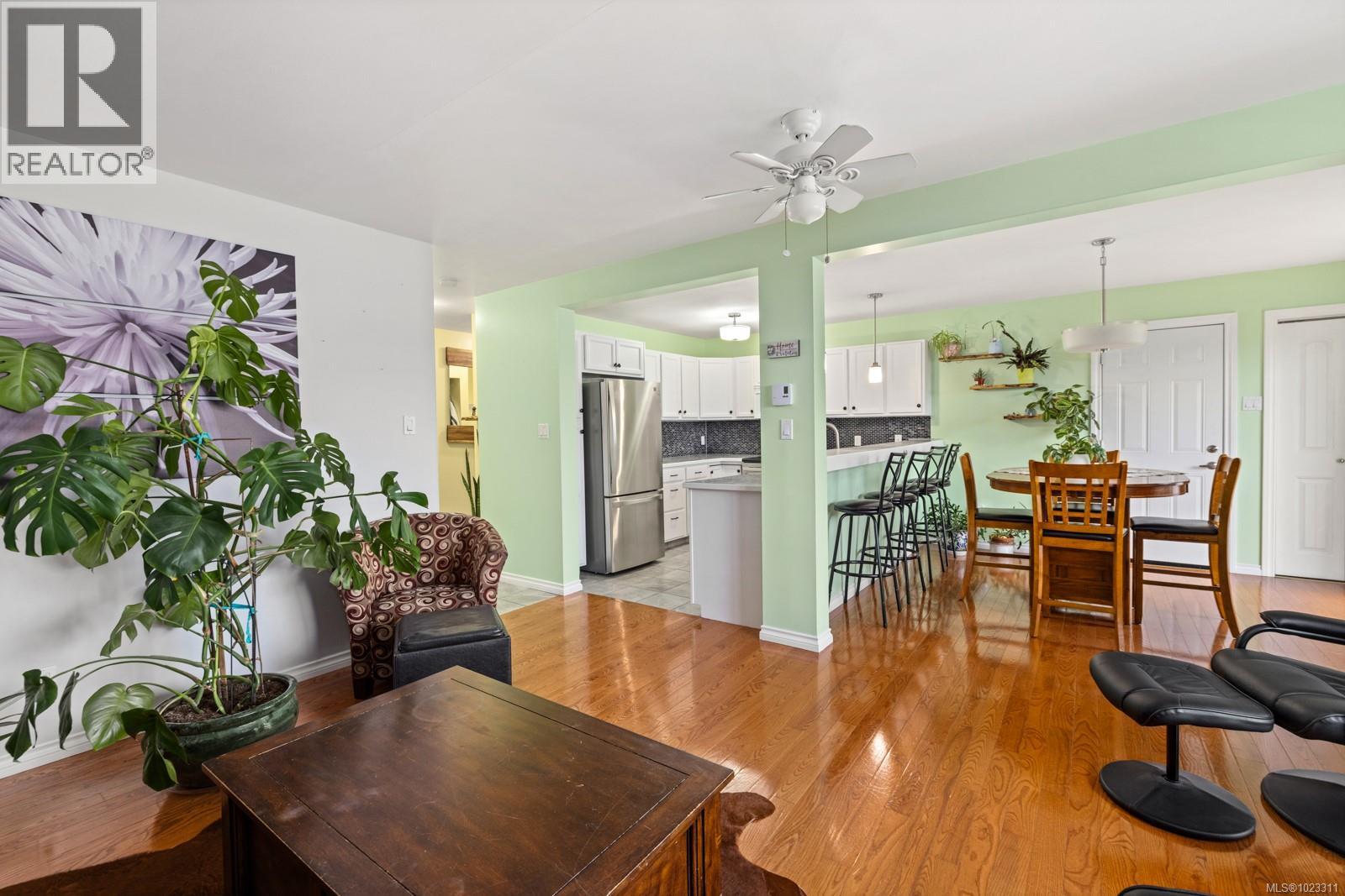 1567 PAULINE ST - 24