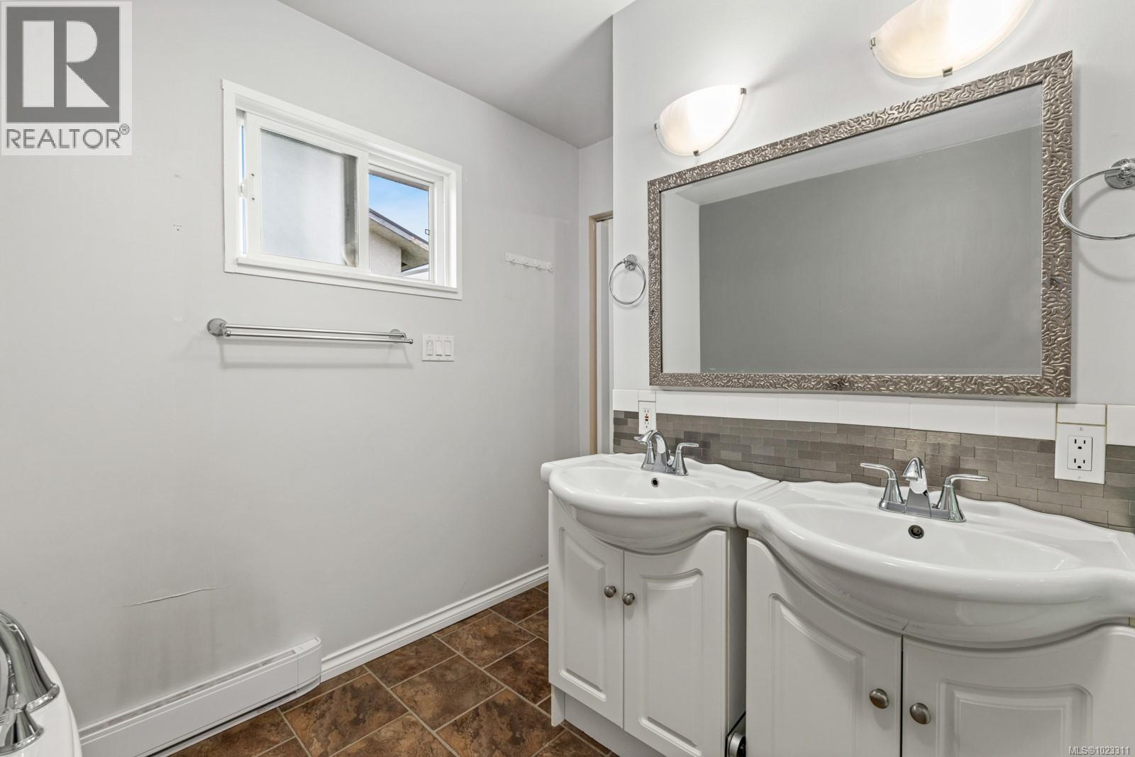 1567 Pauline St - 32