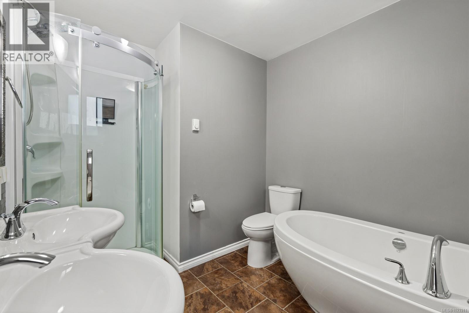 1567 Pauline St - 33