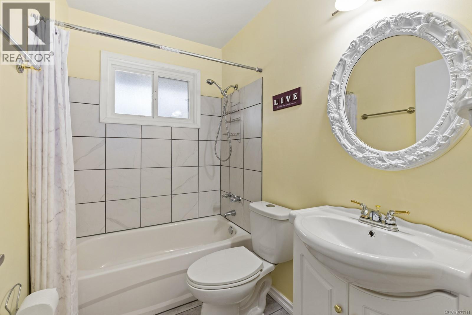 1567 PAULINE ST - 35