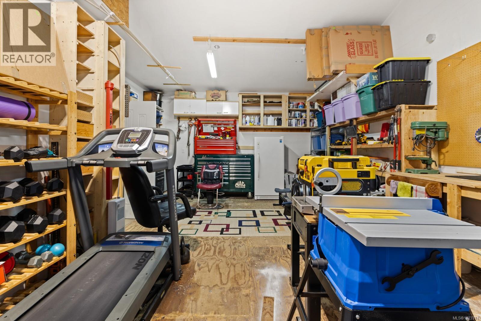 1567 PAULINE ST - 40