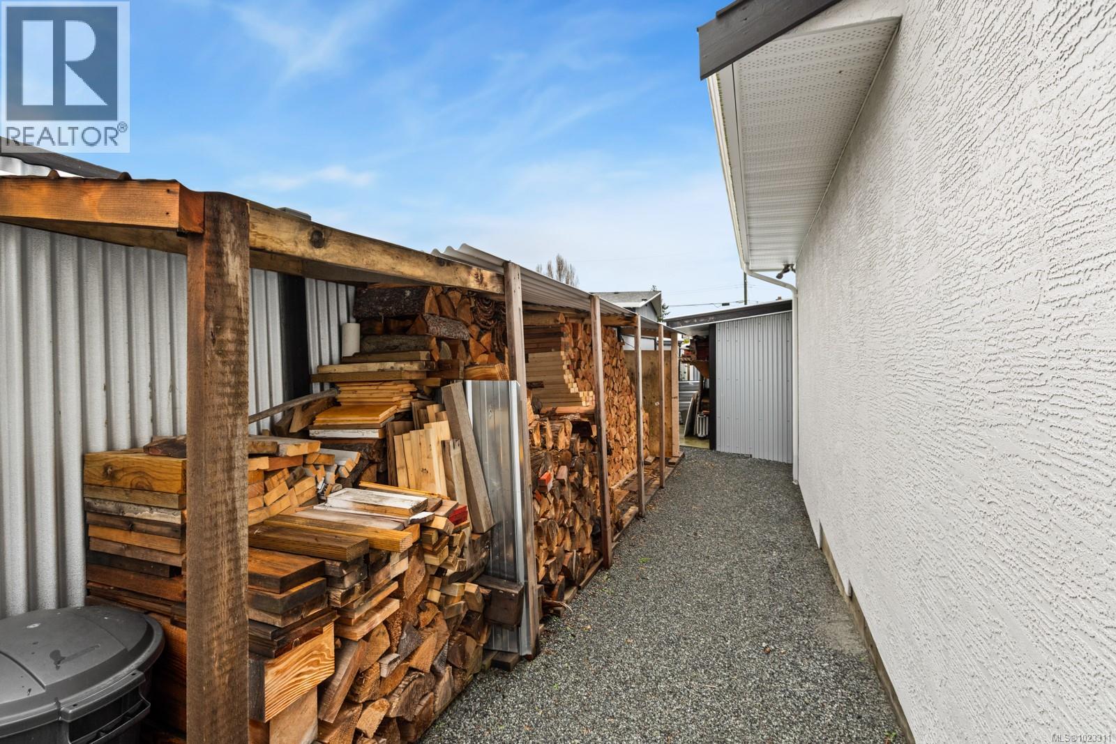 1567 Pauline St - 8