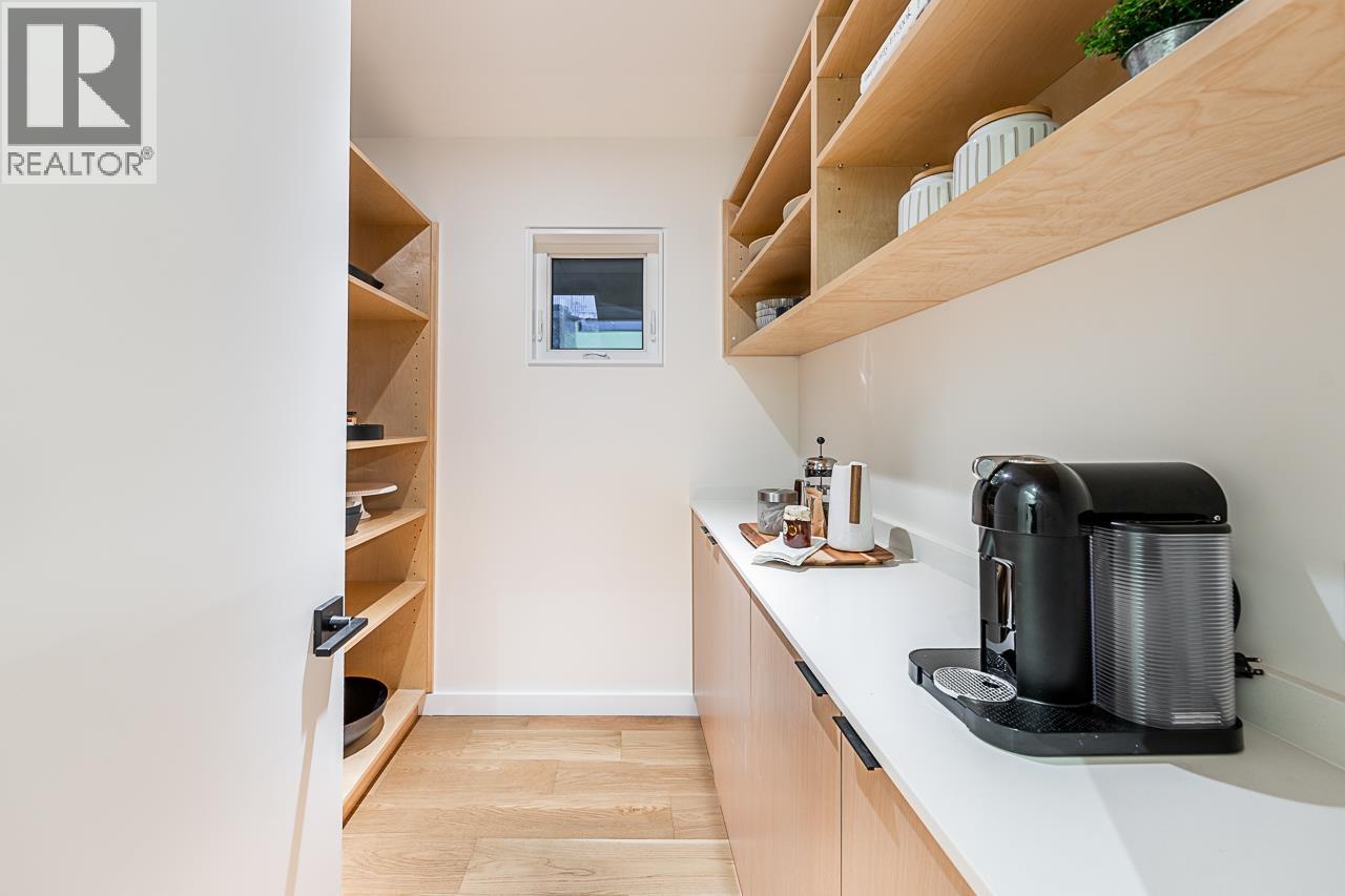 885 RIVENDELL DRIVE, Bowen Island