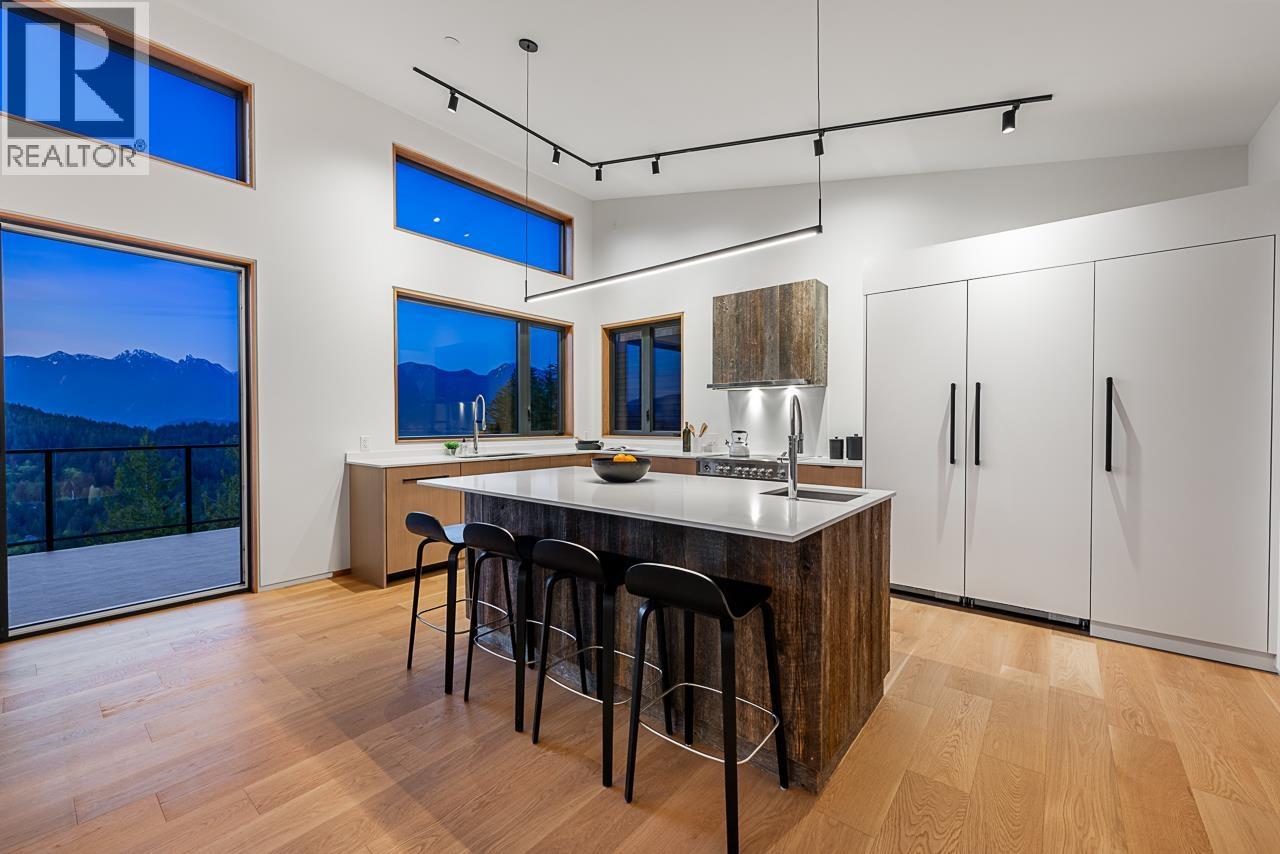 885 RIVENDELL DRIVE, Bowen Island