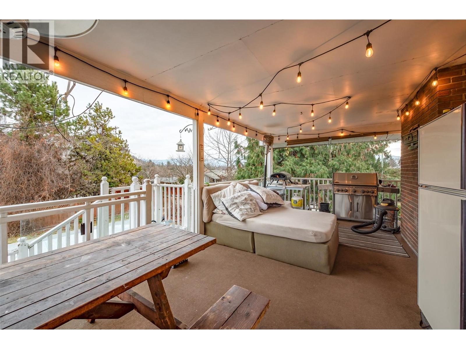  964 Tronson Drive, Kelowna