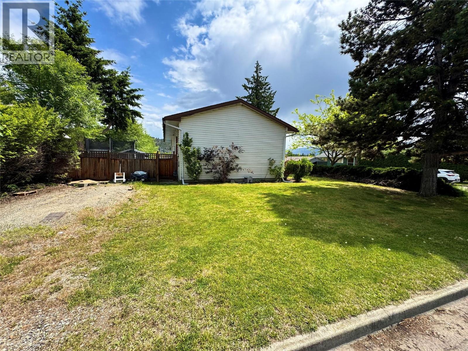  964 Tronson Drive, Kelowna