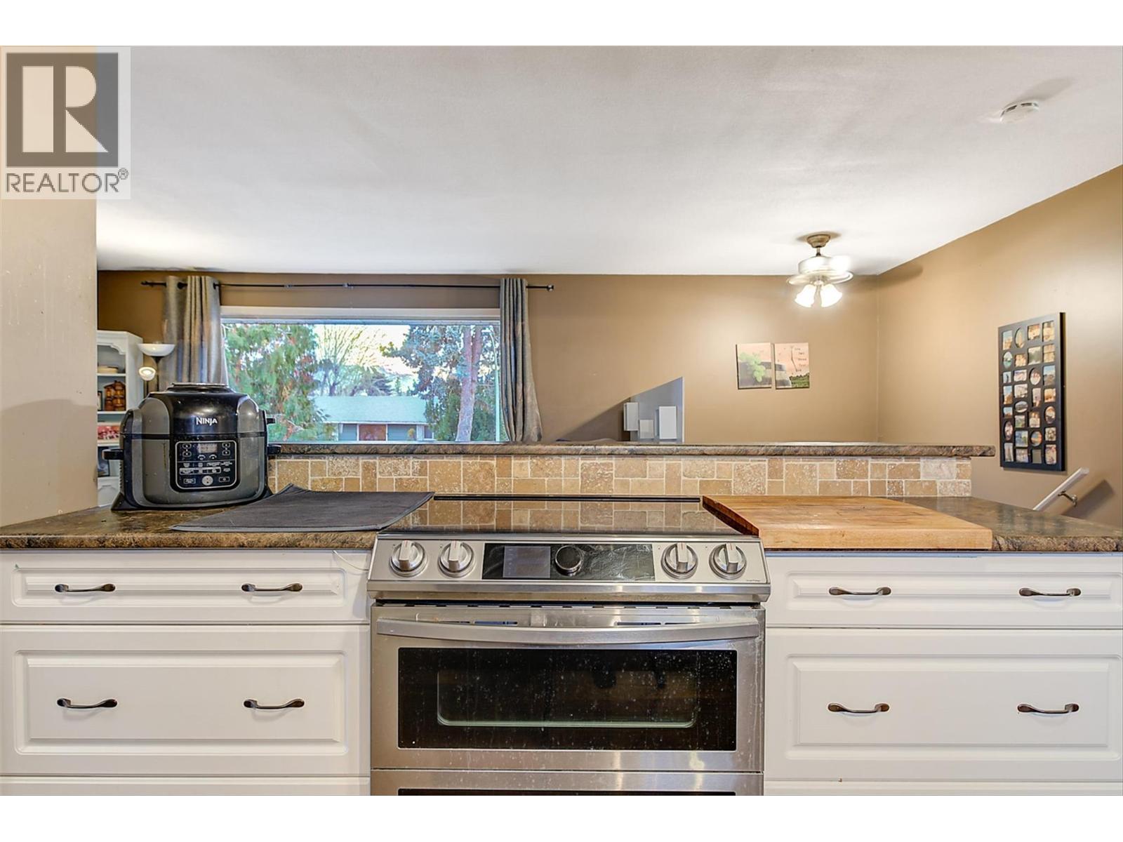  964 Tronson Drive, Kelowna