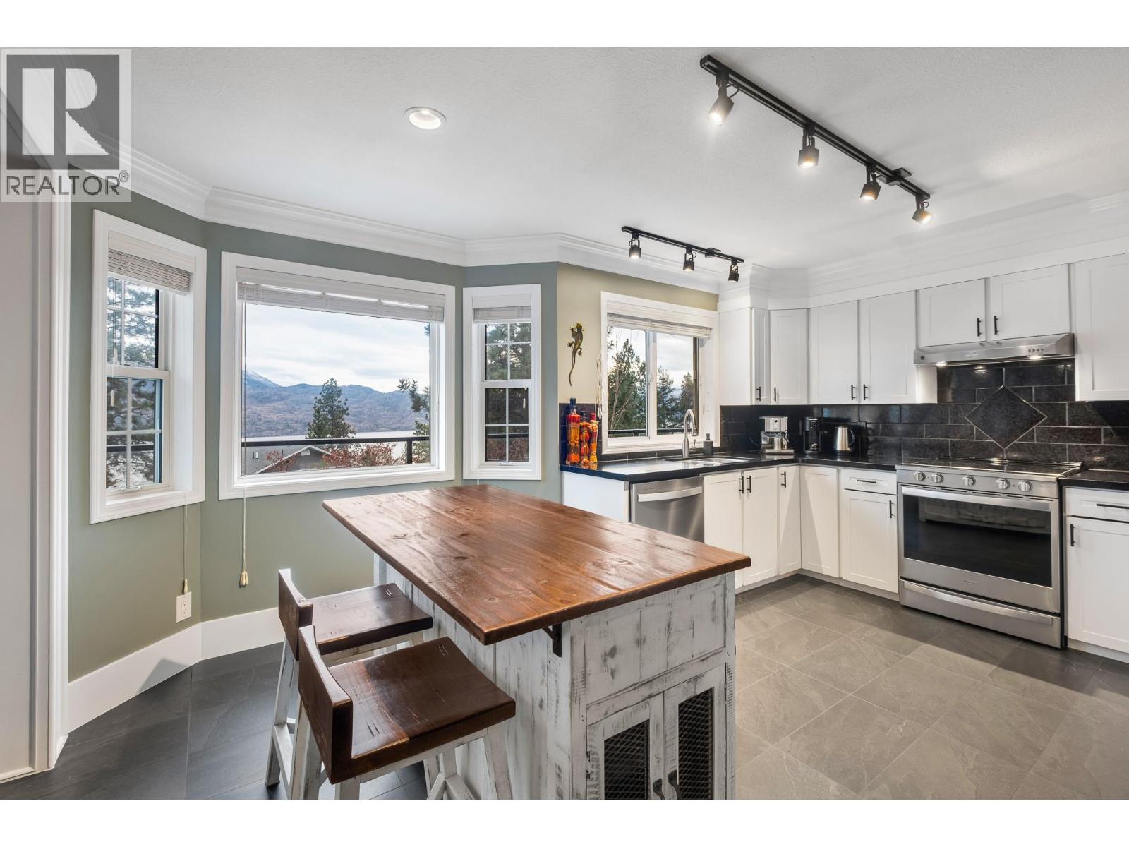  3920 Trepanier Heights Avenue, Peachland