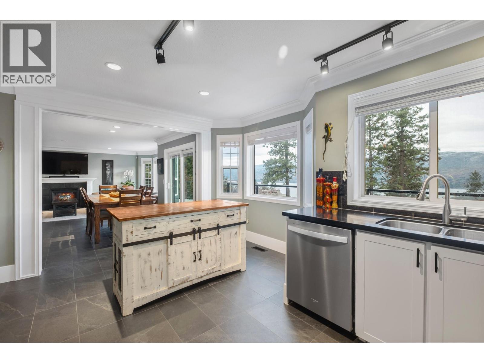  3920 Trepanier Heights Avenue, Peachland