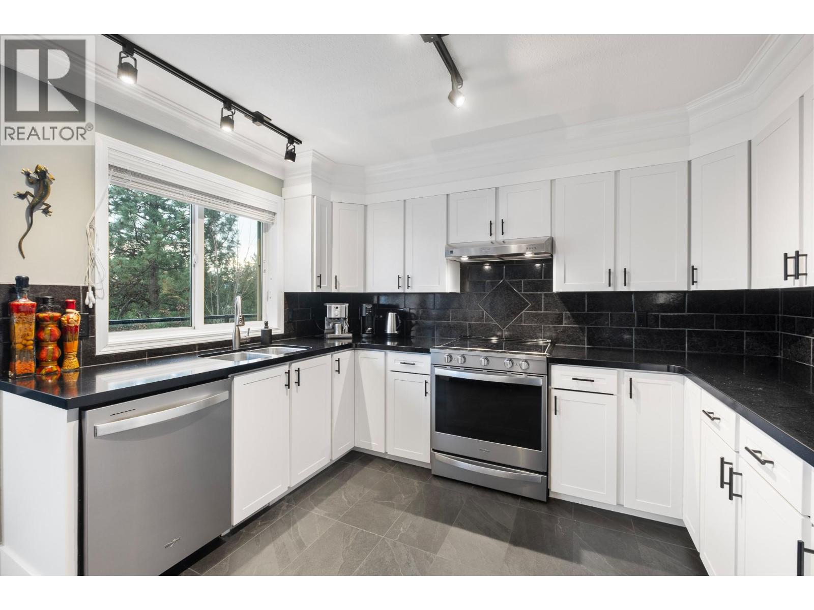  3920 Trepanier Heights Avenue, Peachland