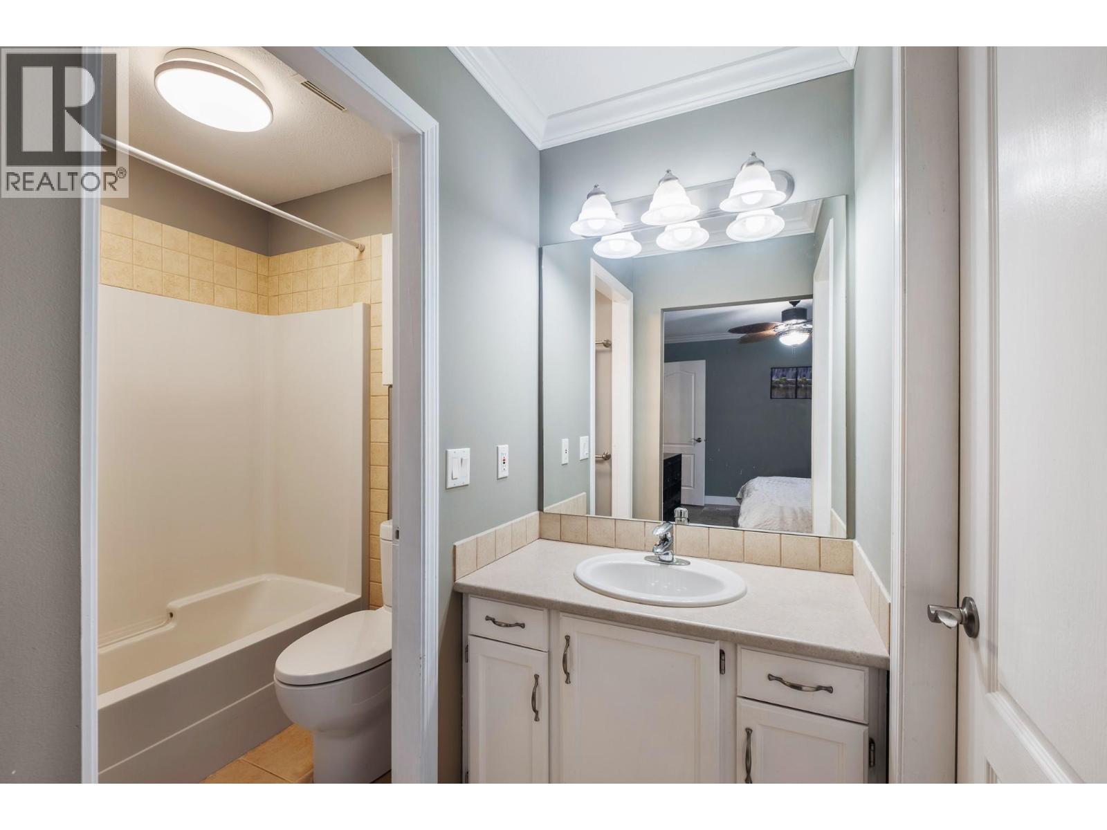  3920 Trepanier Heights Avenue, Peachland