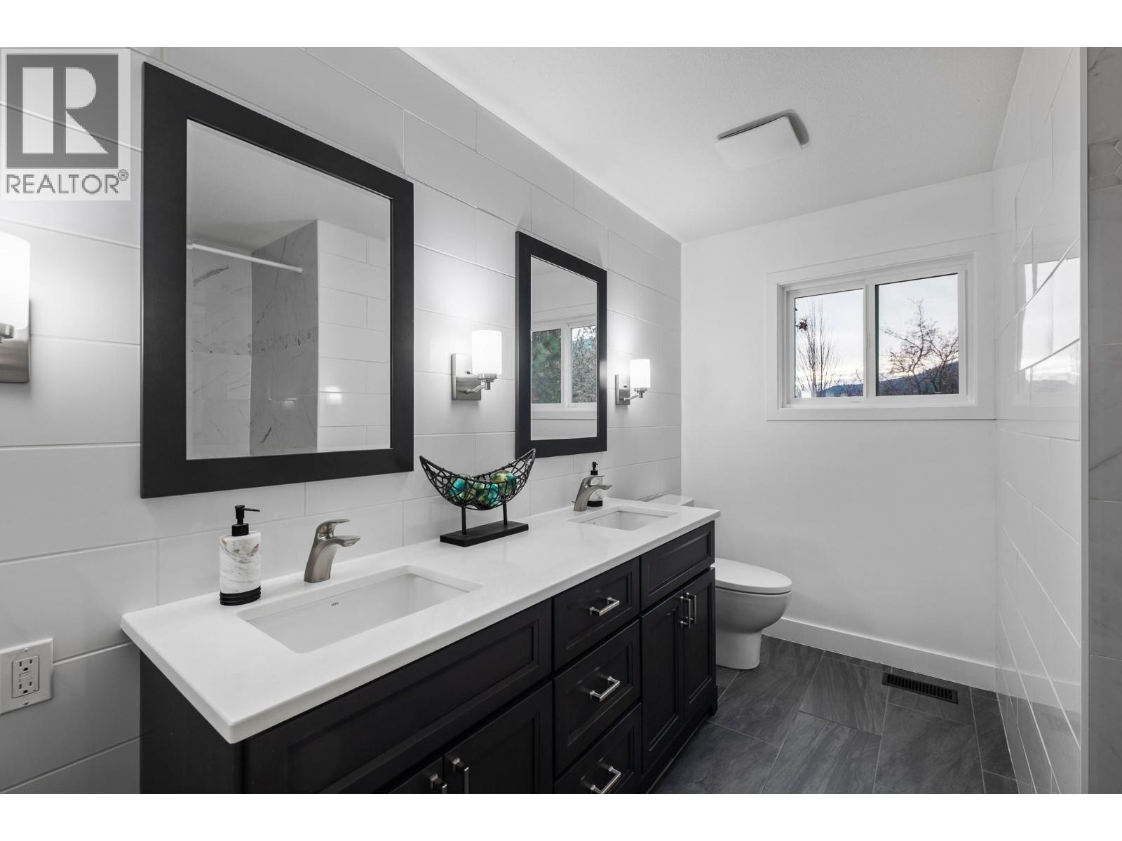  3920 Trepanier Heights Avenue, Peachland