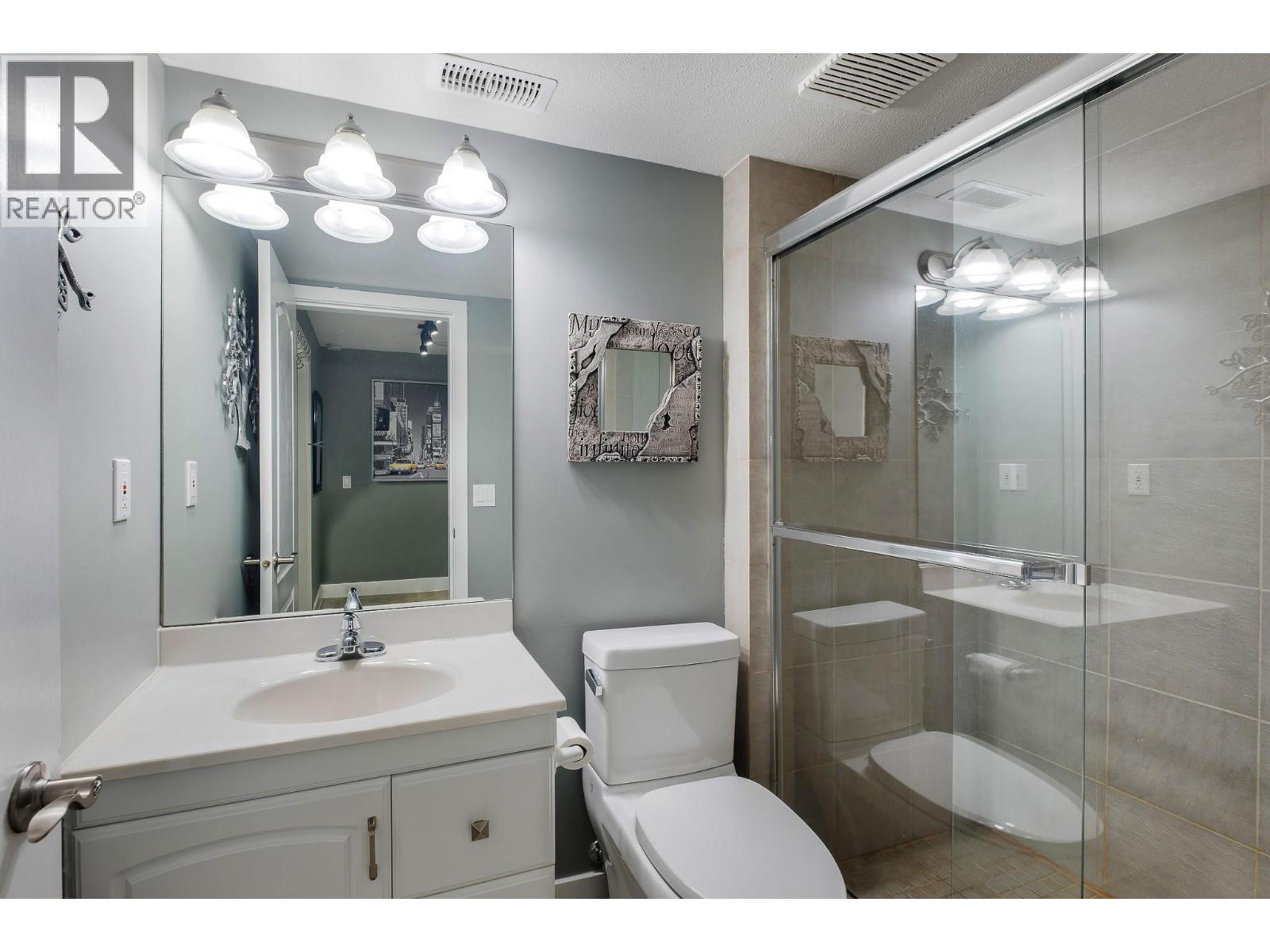  3920 Trepanier Heights Avenue, Peachland