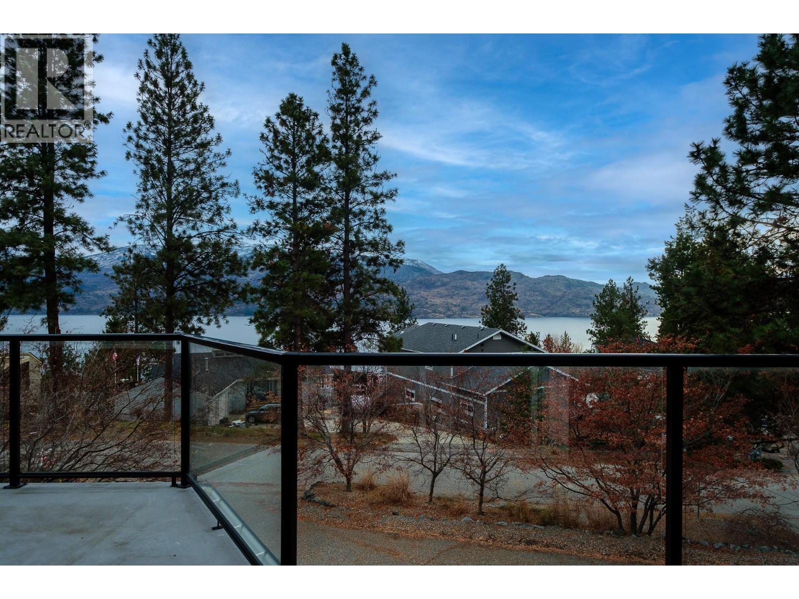  3920 Trepanier Heights Avenue, Peachland